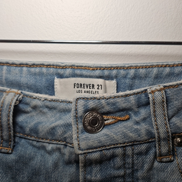 Embroidered Floral Light-Wash Forever 21 Jeans - Picture 3 of 11